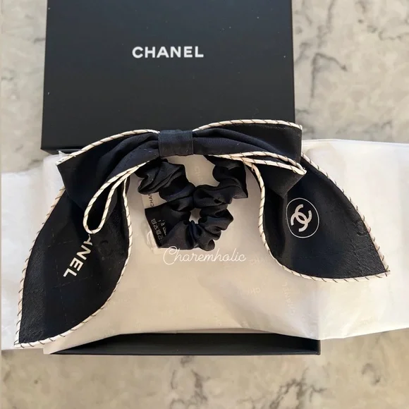 CHANEL | Accessories | Nwt 23a Chanel Black White Logo Silk  display picture 2
